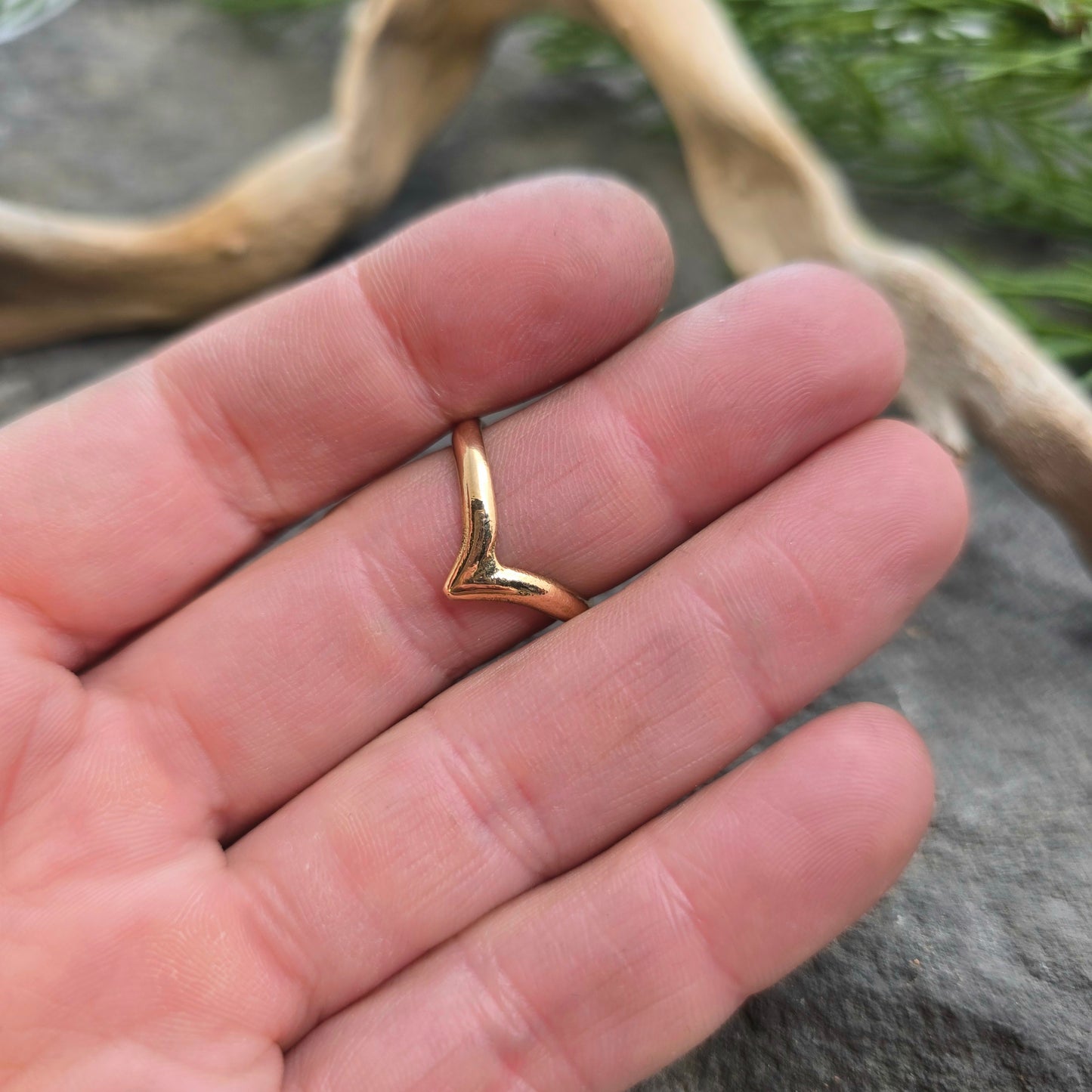 18K Gold V Stacking Ring — Hand-Forged Masterwork