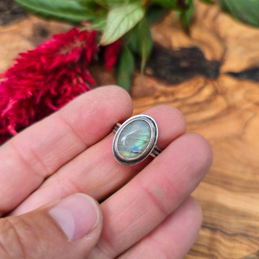Multicolor-Flash Labradorite Triple-Shank Ring