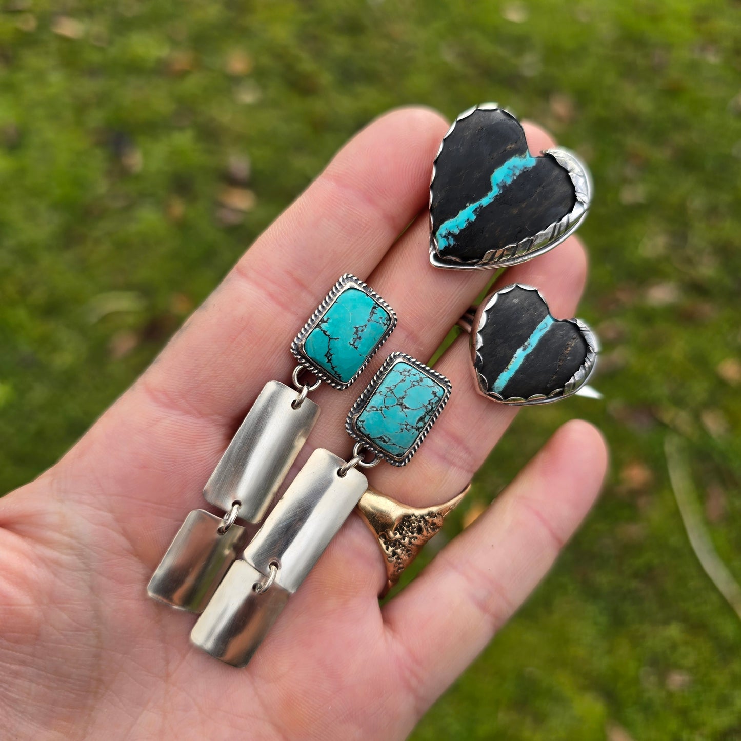 royston ribbon turquoise heart rings with matching dangle earrings displayed together