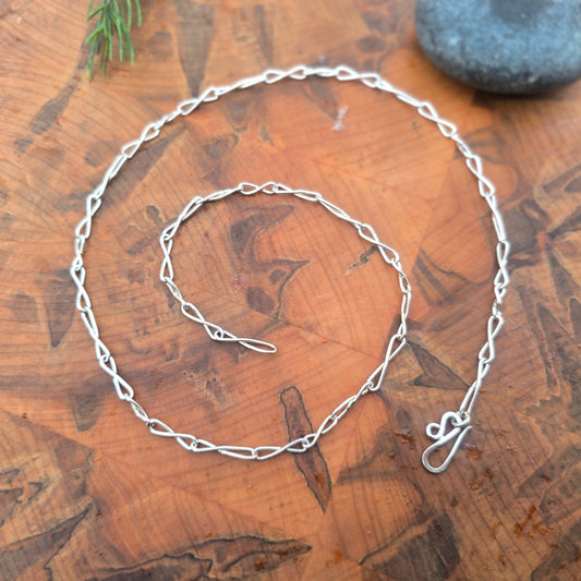 Shiny alternating single twist chain in sterling silver