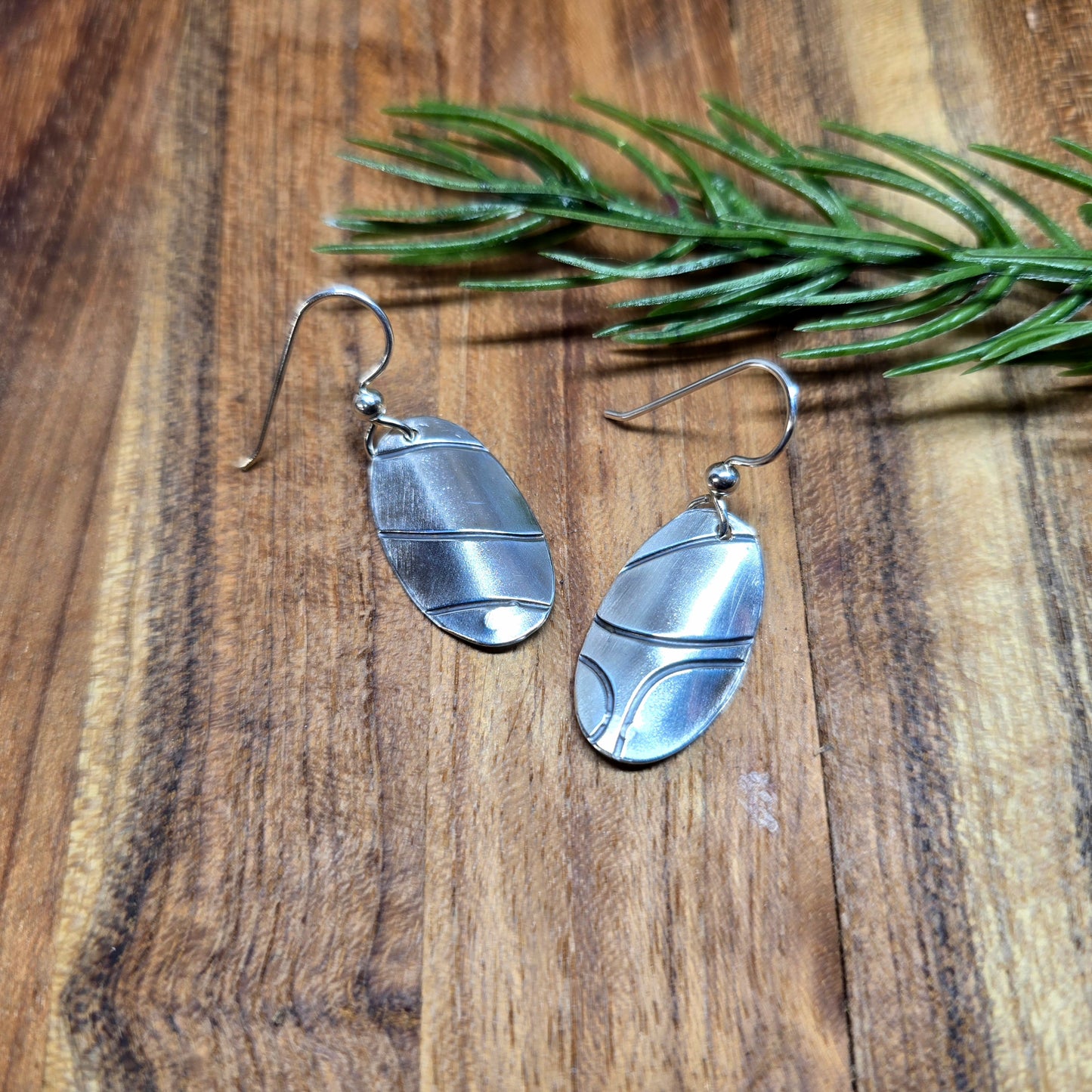 sterling oval line earrings in sterling silver