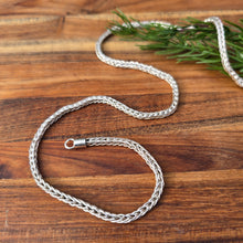 Load image into Gallery viewer, sterling silver shiny foxtail link chain detailed view from top