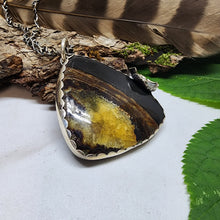 Load image into Gallery viewer, Septarian Flower Pendant
