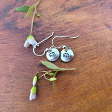 Load image into Gallery viewer, Metal &amp; Memory: A Mother’s Day Workshop 1:30-2:30
