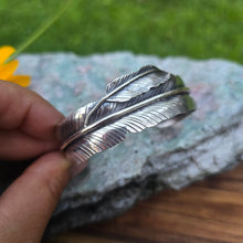Load image into Gallery viewer, Two Feather Cuff
