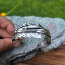 Load image into Gallery viewer, Two Feather Cuff
