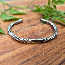 Load image into Gallery viewer, Optical Illusion Twisted Cuff
