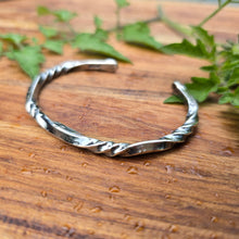Load image into Gallery viewer, Optical Illusion Twisted Cuff
