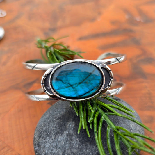 Blue flash labradorite set in geometric sterling silver cuff
