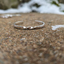 Load image into Gallery viewer, sterling silver baby bracelet with twist
