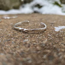 Load image into Gallery viewer, sterling silver baby bracelet with twist and stamped heart
