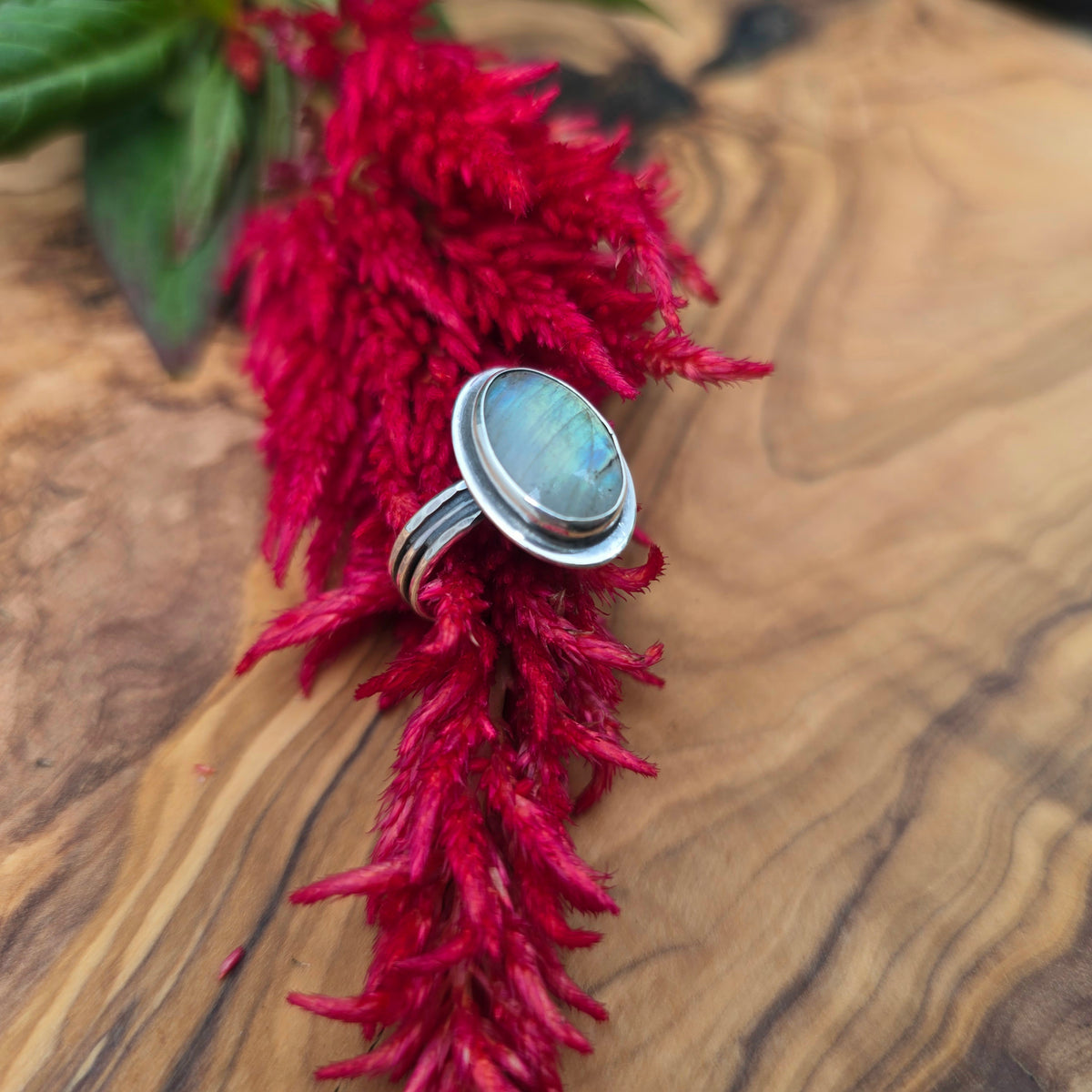 Multicolor-Flash Labradorite Triple-Shank Ring